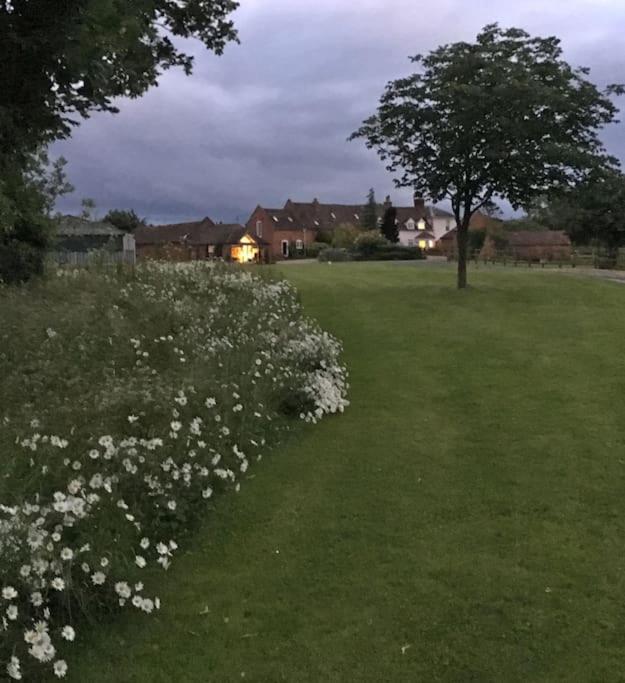 Cottage Barn Conversion On Working Farm Worcester Esterno foto