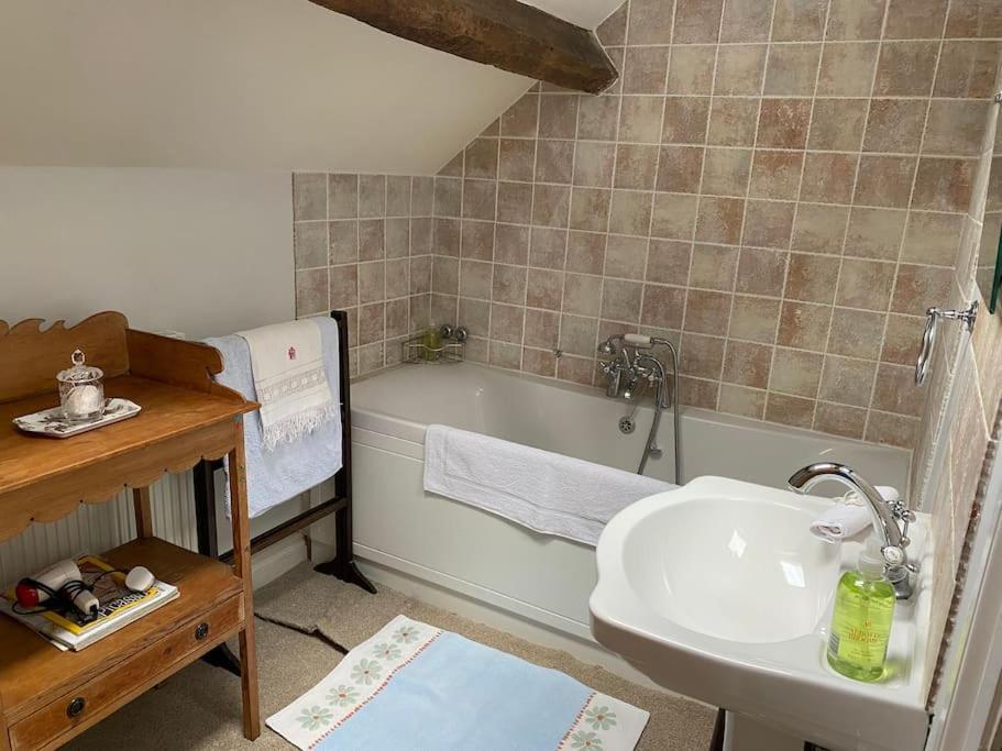 Cottage Barn Conversion On Working Farm Worcester Esterno foto