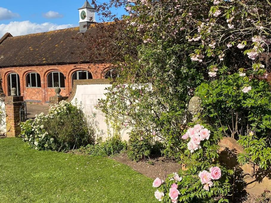 Cottage Barn Conversion On Working Farm Worcester Esterno foto